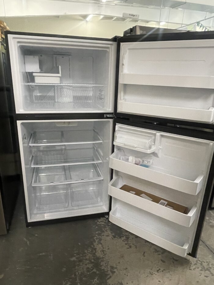 GE 21.1 cu. ft. Top Freezer Refrigerator in Stainless Steel, ENERGY STAR - Image 2