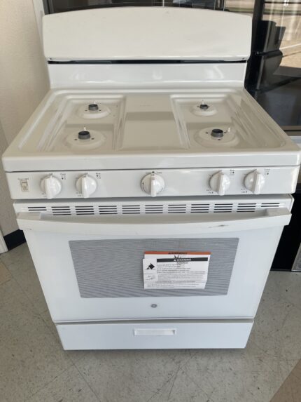 GE 30 in. 4.8 cu. ft. Freestanding Gas Range in White