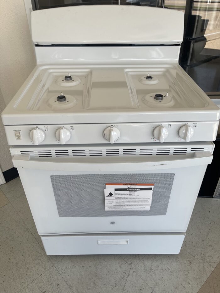 GE 30 in. 4.8 cu. ft. Freestanding Gas Range in White - Image 1