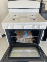 GE 30 in. 4.8 cu. ft. Freestanding Gas Range in White - Image 2