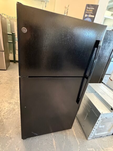 GE 21.9 Cu. Ft. Top-Freezer Refrigerator in Black